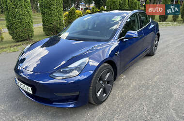 Седан Tesla Model 3 2021 в 