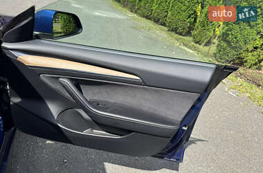 Седан Tesla Model 3 2021 в 