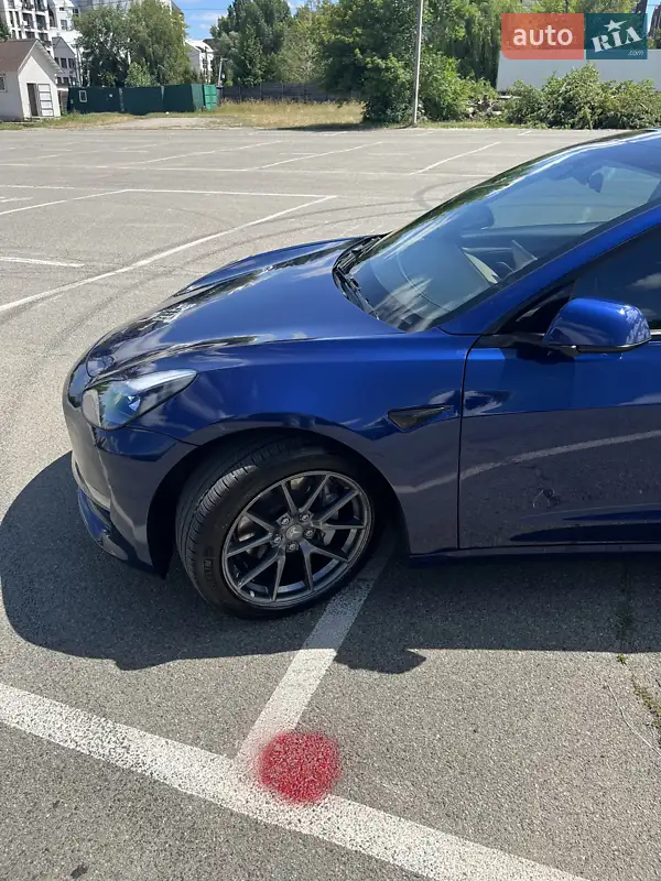 Седан Tesla Model 3 2022 в 