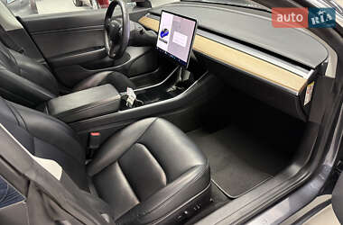 Седан Tesla Model 3 2019 в 