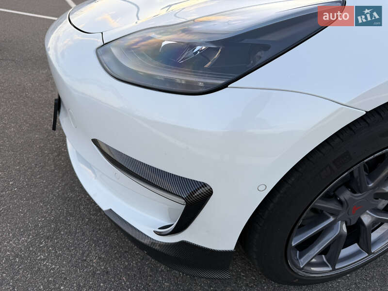 Седан Tesla Model 3 2022 в Киеве