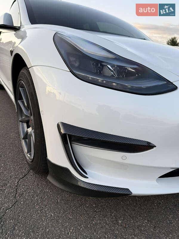 Седан Tesla Model 3 2022 в Киеве