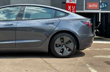 Седан Tesla Model 3 2021 в 
