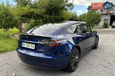 Седан Tesla Model 3 2022 в 