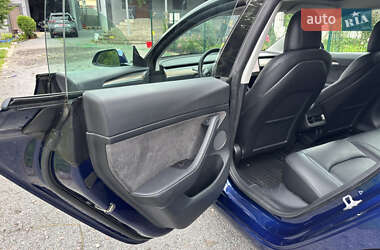 Седан Tesla Model 3 2022 в 