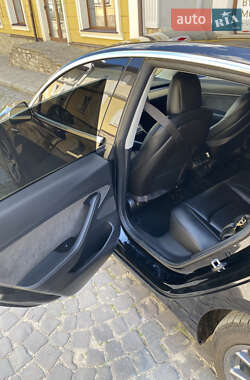 Седан Tesla Model 3 2020 в 