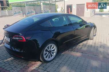 Седан Tesla Model 3 2022 в 