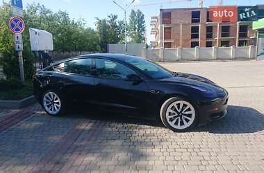 Седан Tesla Model 3 2022 в 
