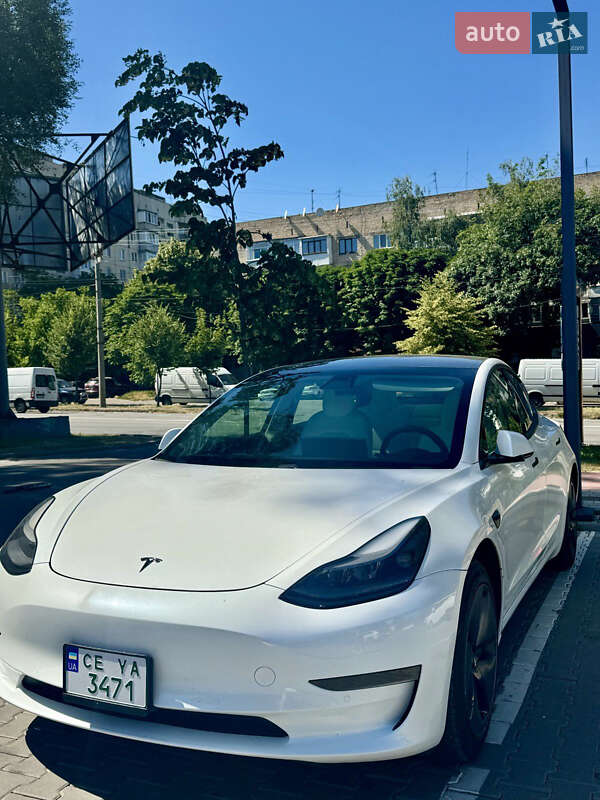 Седан Tesla Model 3 2021 в Черновцах