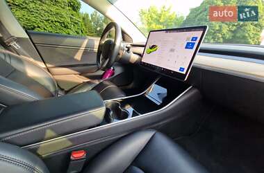 Седан Tesla Model 3 2019 в 