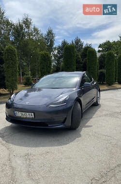 Седан Tesla Model 3 2023 в 