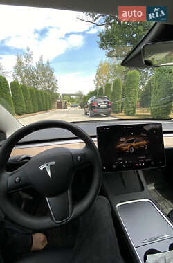 Седан Tesla Model 3 2023 в 