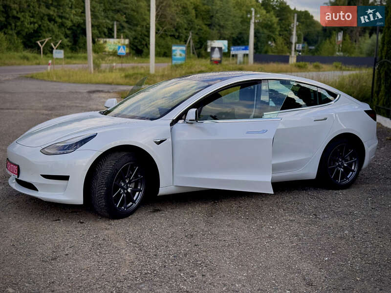 Седан Tesla Model 3 2019 в Бориславі