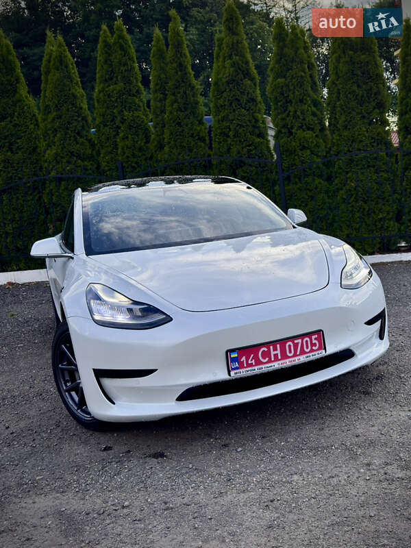 Седан Tesla Model 3 2019 в Бориславі