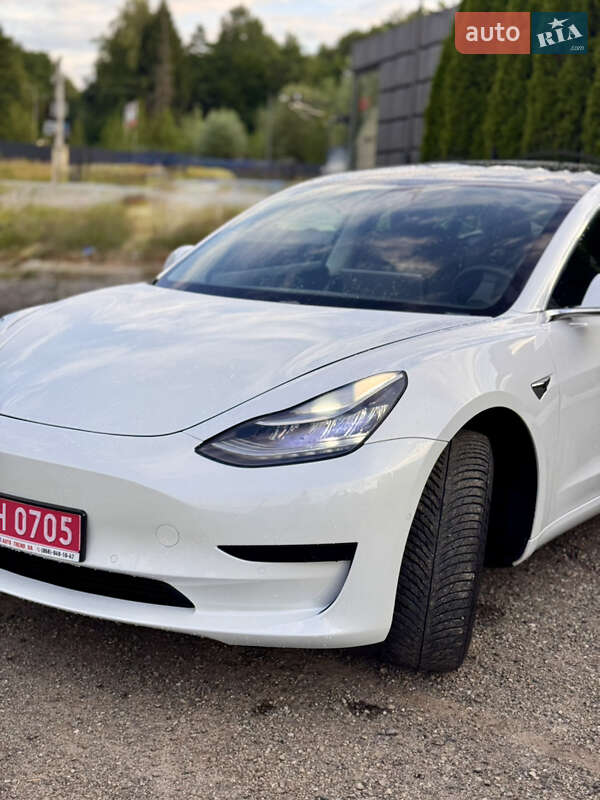 Седан Tesla Model 3 2019 в Бориславі