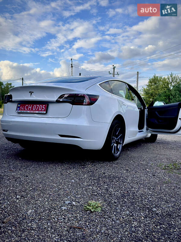 Седан Tesla Model 3 2019 в Бориславі