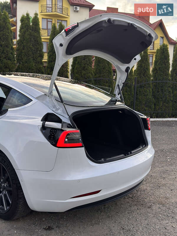 Седан Tesla Model 3 2019 в Бориславі