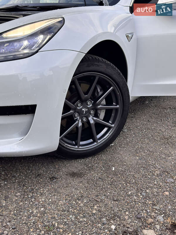 Седан Tesla Model 3 2019 в Бориславі