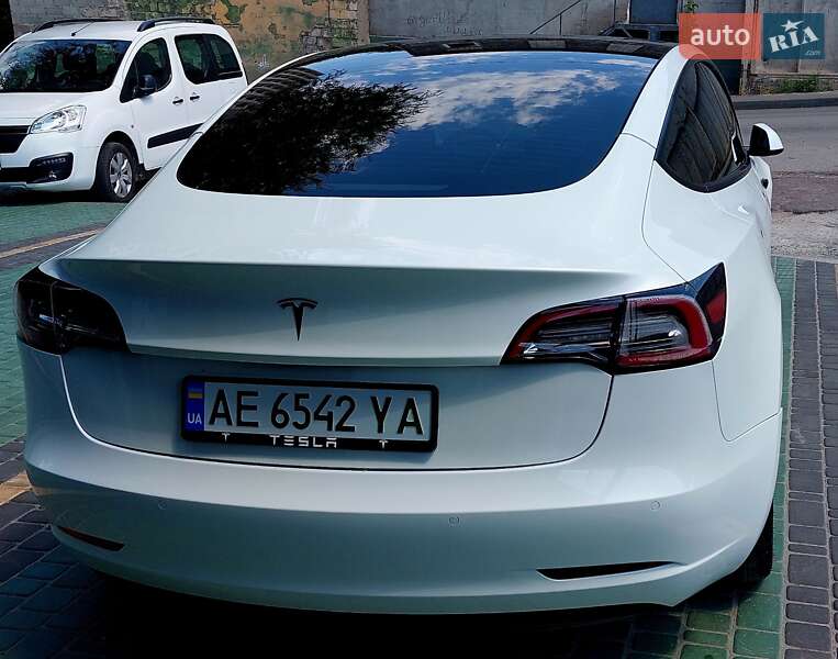 Седан Tesla Model 3 2022 в Дніпрі