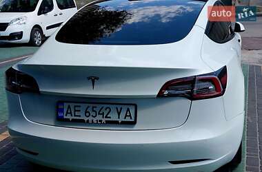 Седан Tesla Model 3 2022 в 