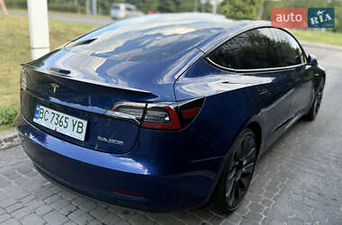 Седан Tesla Model 3 2022 в 