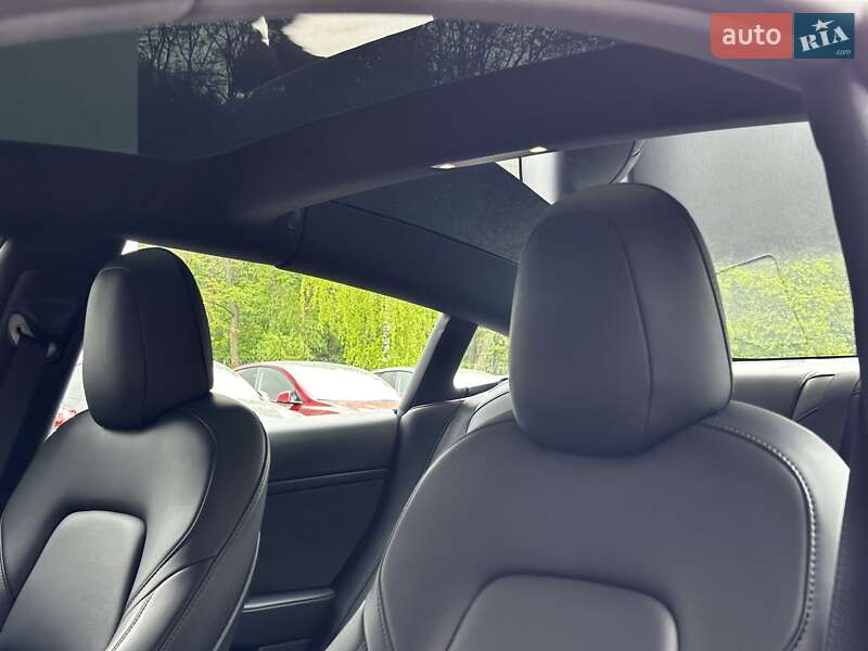 Седан Tesla Model 3 2021 в Києві