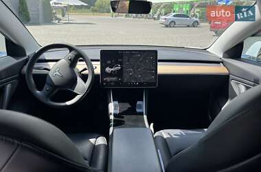 Седан Tesla Model 3 2020 в 