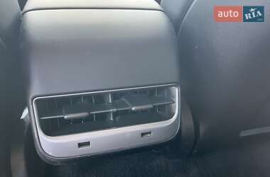 Седан Tesla Model 3 2020 в 
