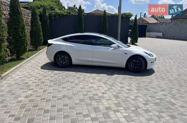 Седан Tesla Model 3 2020 в 