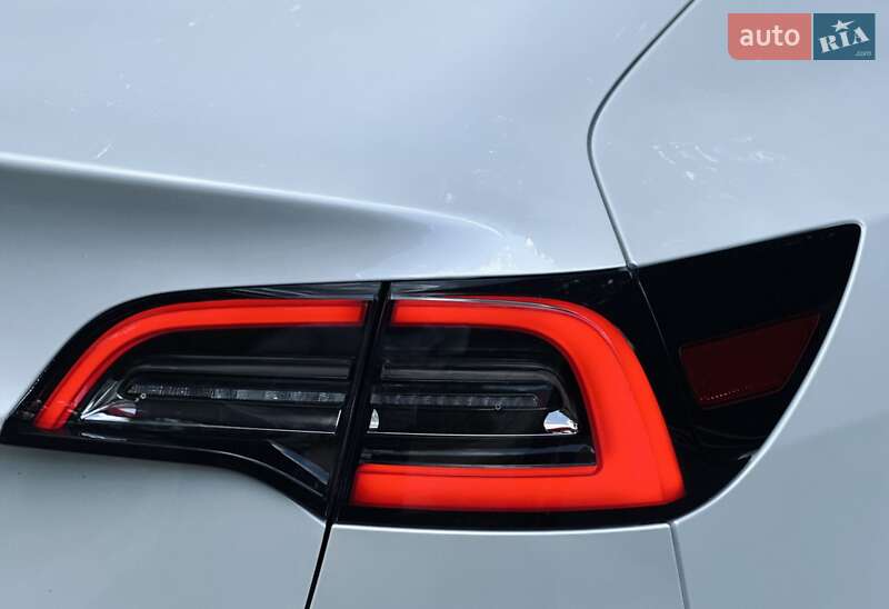 Седан Tesla Model 3 2023 в Дрогобыче