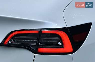Седан Tesla Model 3 2023 в 