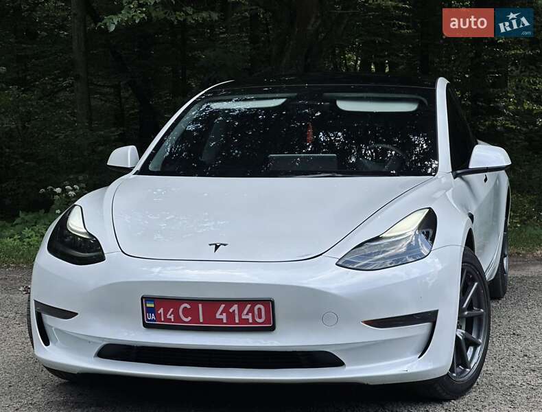 Седан Tesla Model 3 2023 в Дрогобыче