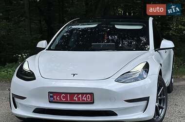 Седан Tesla Model 3 2023 в 