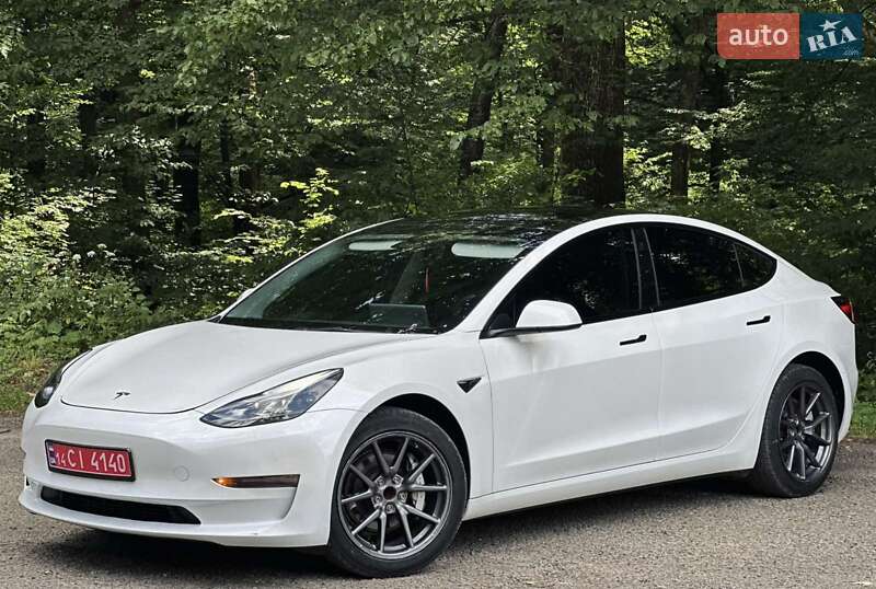 Седан Tesla Model 3 2023 в Дрогобыче