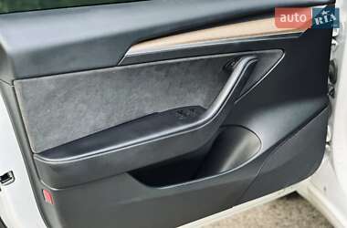 Седан Tesla Model 3 2023 в 