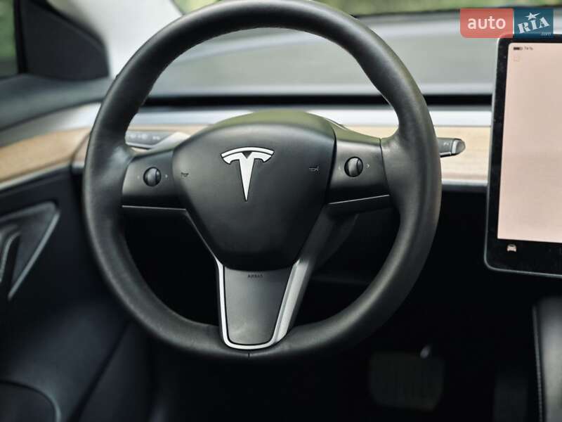 Седан Tesla Model 3 2023 в Дрогобыче