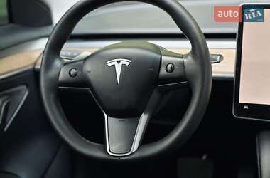 Седан Tesla Model 3 2023 в 