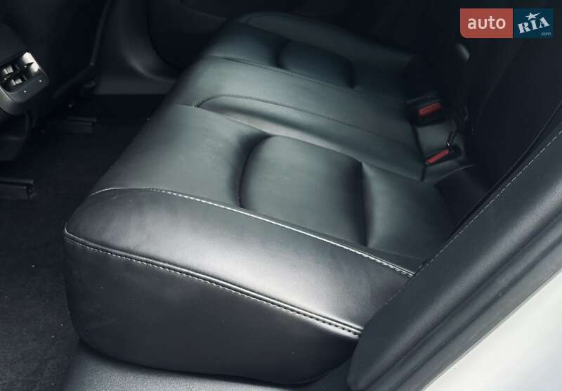 Седан Tesla Model 3 2023 в Дрогобыче