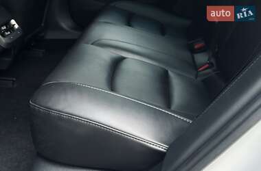 Седан Tesla Model 3 2023 в 