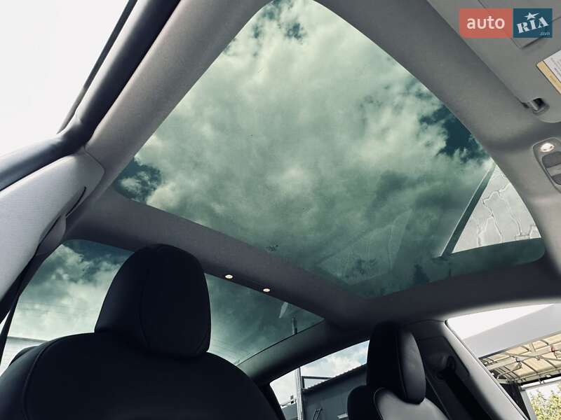 Седан Tesla Model 3 2023 в Дрогобыче