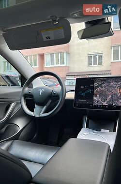 Седан Tesla Model 3 2020 в 