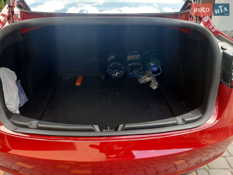 Седан Tesla Model 3 2017 в Львові