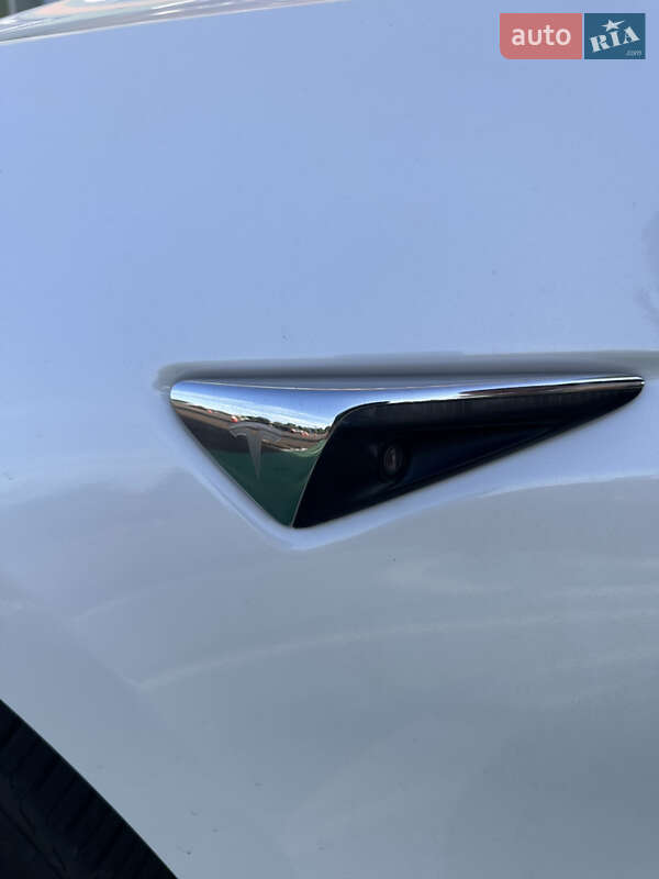 Седан Tesla Model 3 2019 в Львове