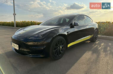 Седан Tesla Model 3 2021 в 