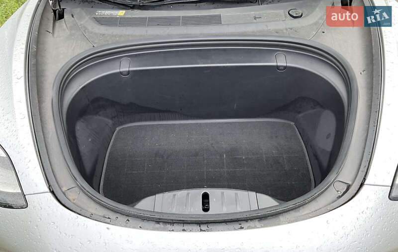 Седан Tesla Model 3 2018 в Киеве