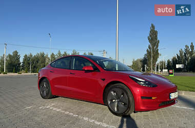 Седан Tesla Model 3 2022 в 