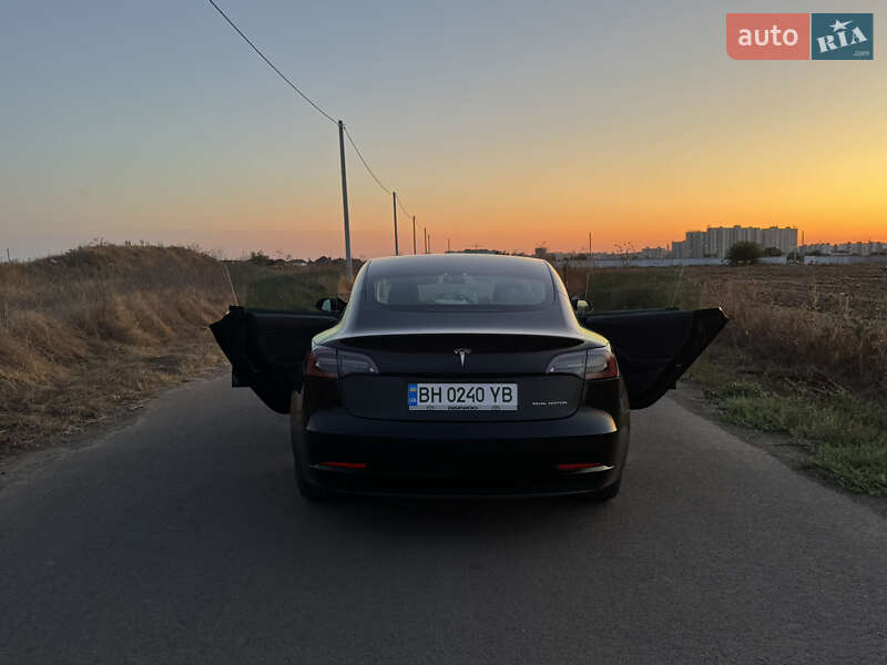 Седан Tesla Model 3 2019 в Одесі
