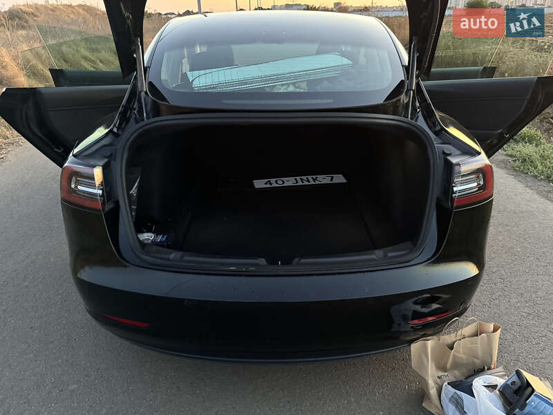 Седан Tesla Model 3 2019 в Одесі