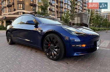 Седан Tesla Model 3 2021 в 