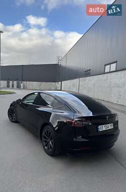 Седан Tesla Model 3 2022 в 